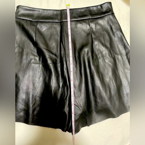 STELLA LUCE PLEATED FAUX BLACK LEATHER SKORT SIZE S - Picture 4 of 4